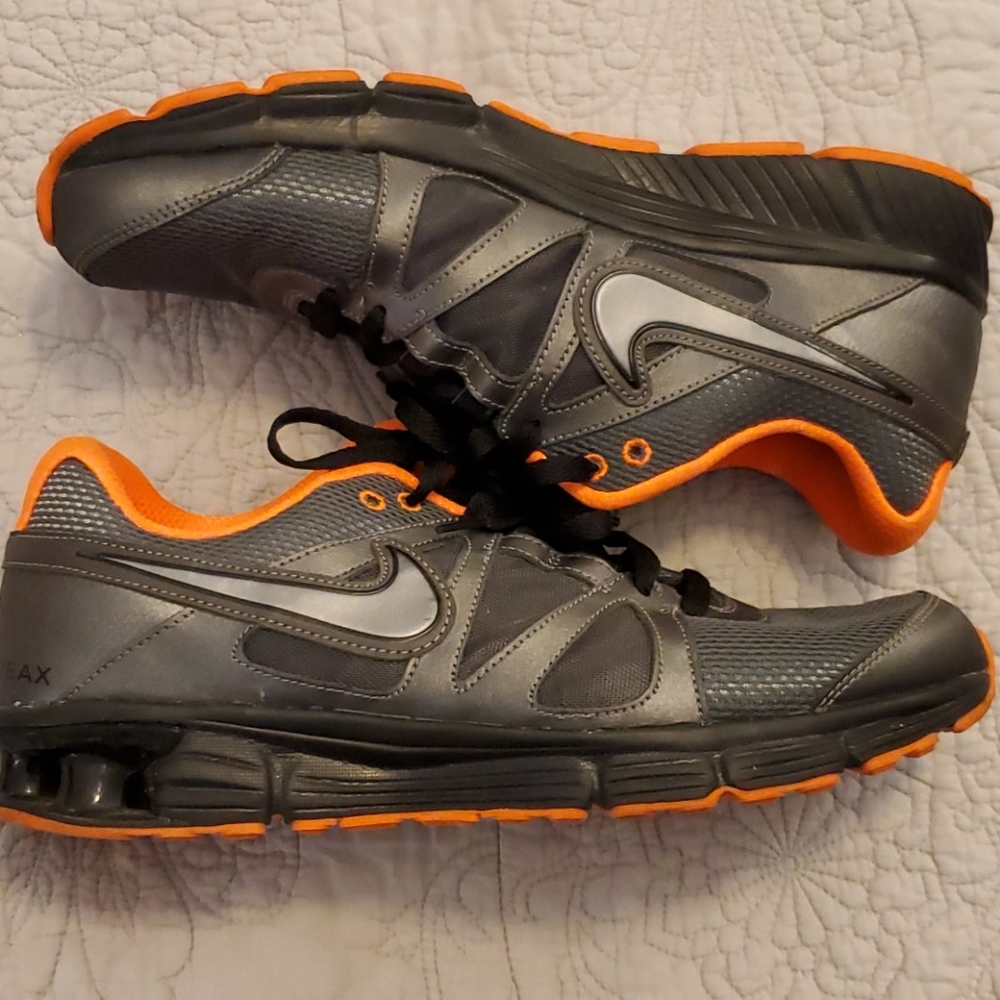 Nike men's reax rocket 2